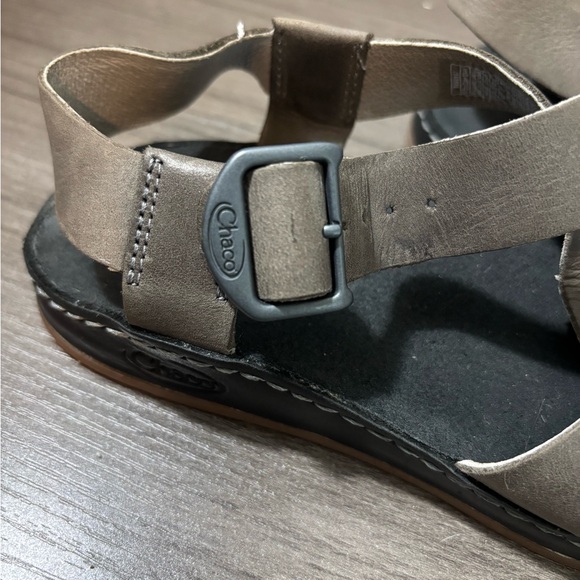 Chaco Townes Grey Leather Sandals Womens Size 5 Barely Worn Excellent Condition - Picture 3 of 6